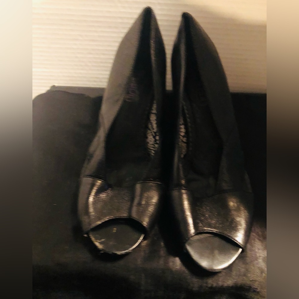 Indigo black women heel shoe. Size US 8